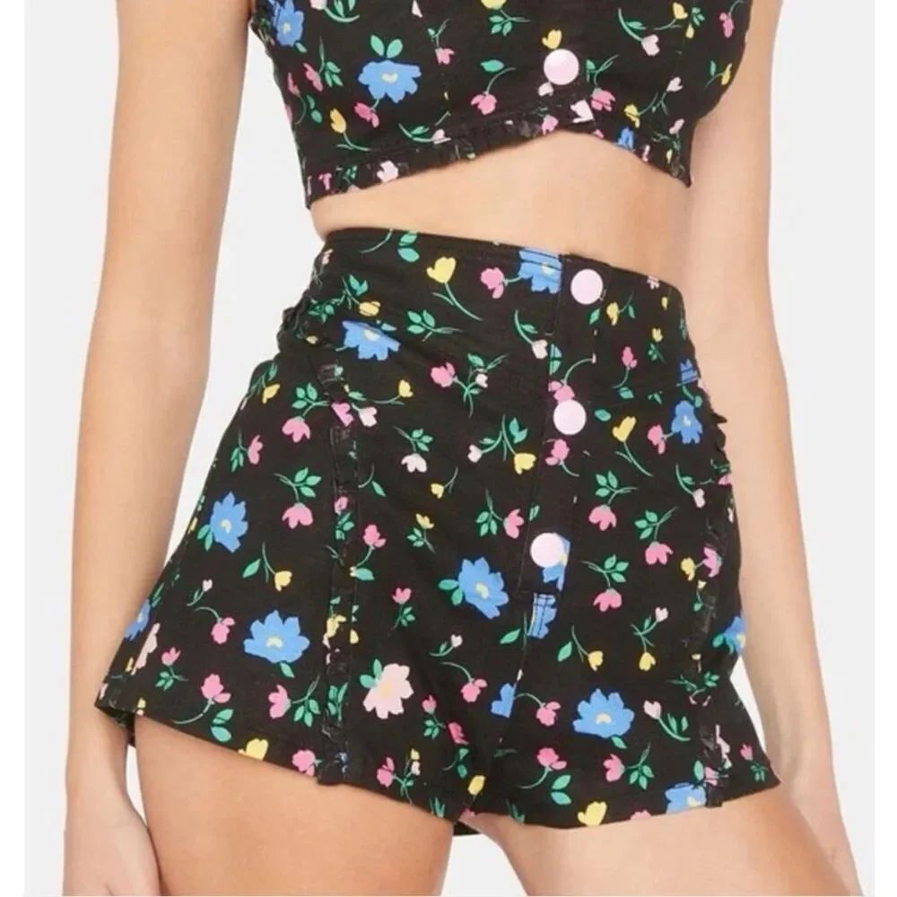 NWT For Love & Lemons Robin Black Floral Ruffle Shorts Size Medium